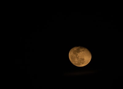 月球特写的照片
